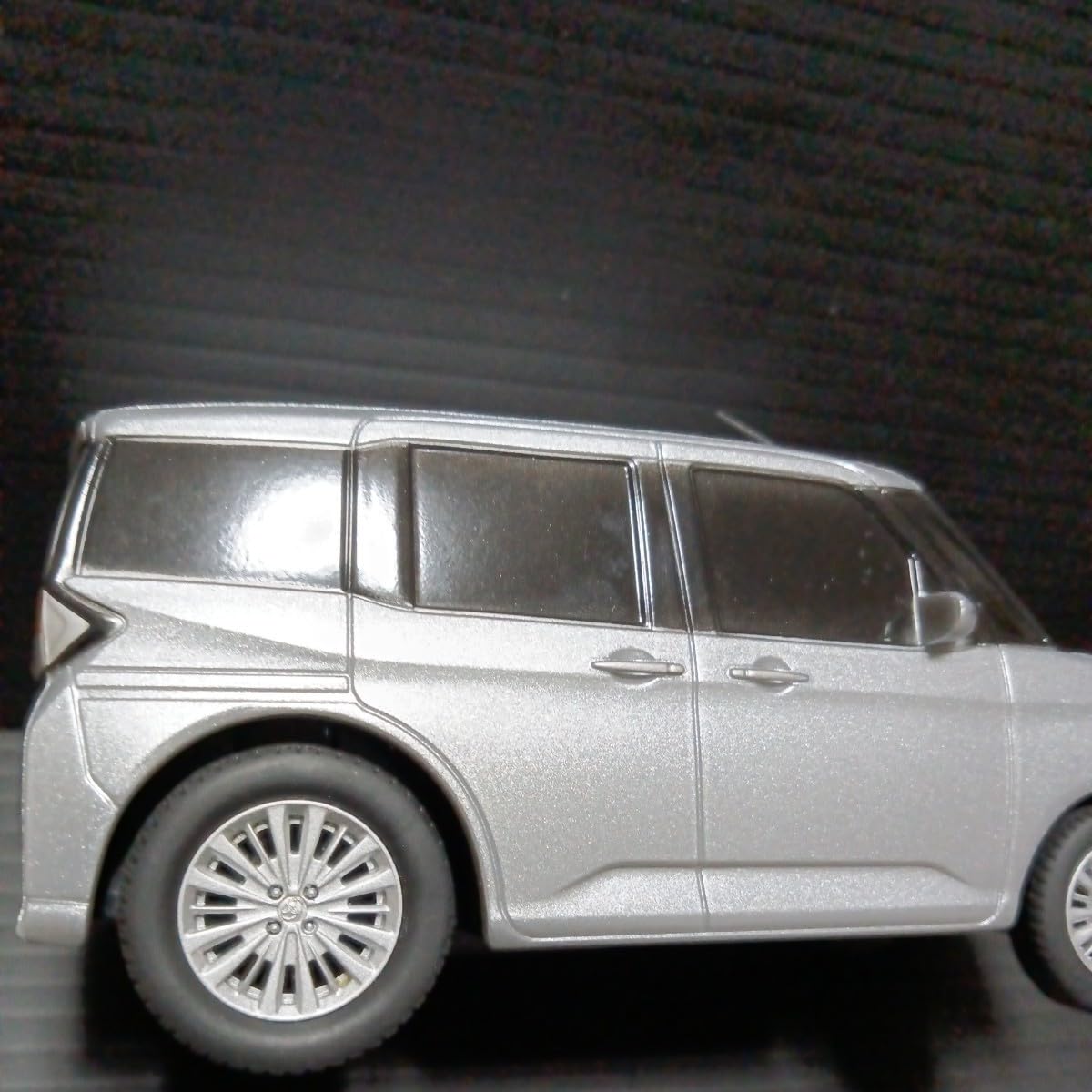 トナミ運輸 銀箱車 プルバックカー ミニカー トナミ運輸 銀箱車 プルバックカー ミニカー - メルカリ